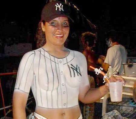 新闻聚焦--性感<em>艺术</em> 女体彩绘挑战你的视觉神经